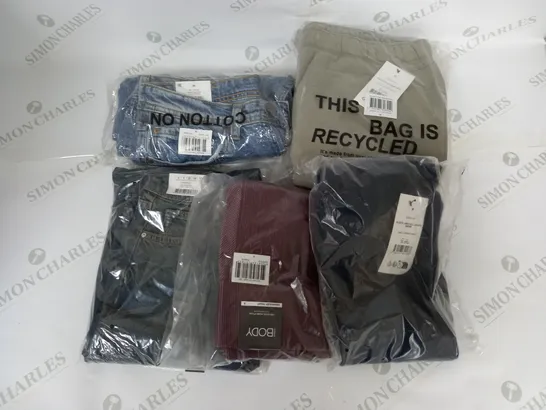 APPROXIMATELY 20 ASSORTED COTTON ON CLOTHING ITEMS TO INCLUDE MAXI DENIM SKIRT SIZE 32EU, SEAMLESS FULL LENGTH TIGHT IN BURGUNDY SIZE S, FLEECE LINED FULL LENGTH ONSIE IN OCEANIC NAVY SIZE M