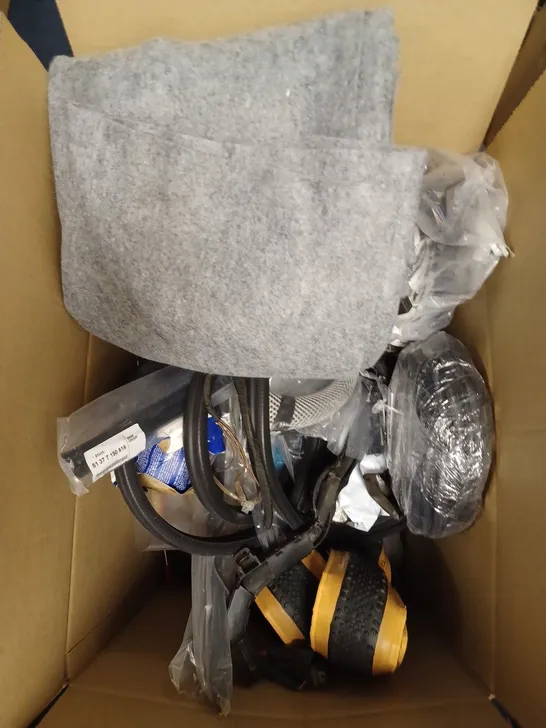 BOX OF APPROXIMATELY 20 ASSORTED VEHICULAR PRODUCTS TO INCLUDE REPLACEMENT WING MIRROR, WISHBONE BRUSH, INNER BICYCLE TUBE ETC 