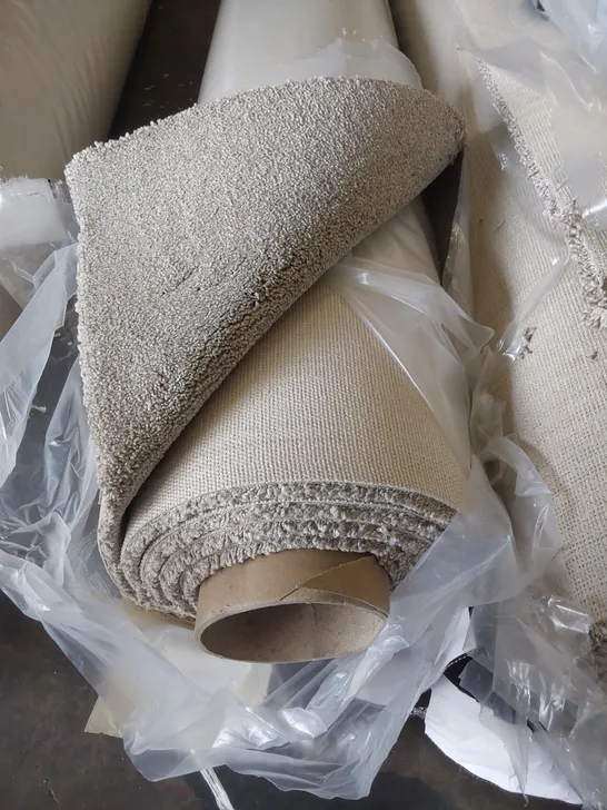 ROLL OF QUALITY EC HEARTLAND ULTRA BROADHEATH CARPET // APPROX SIZE: 5 X 3m