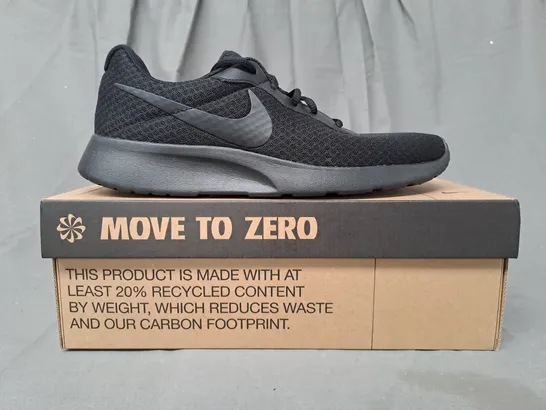 BOXED PAIR OF NIKE TANJUN SHOES IN BLACK UK SIZE 9