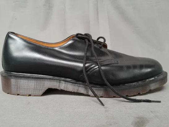 PAIR OF DR MARTENS LACE-UP SHOES IN BLACK SIZE 11