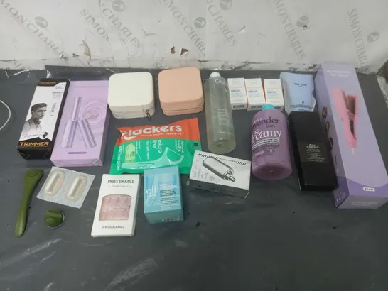 APPROXIMATELY 15 ASSORTED COSMETIC PRODUCTS TO INCLUDE HAIR CURLERS, PLACKERS, AND ESTRID RAZOR ETC. 