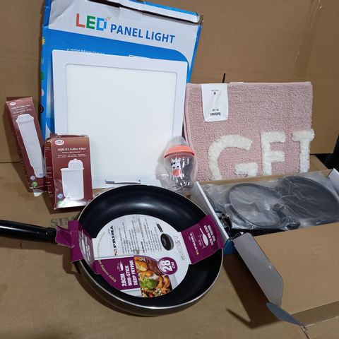 LOT OF APPROX 15 ASSORTED HOUSEHOLD ITEMS TO INCLUDE NON-STICK FRYING PAN, LED PANEL LIGHT, MICROPHONE STAND, ETC
