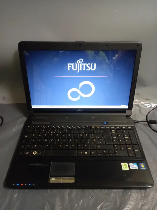 FUJITSU LIFEBOOK AH530 INTEL PENTIUM INSIDE WINDOWS 7