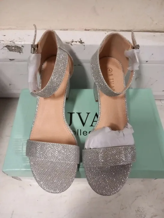 BOXED AJVANI COLLECTION BELLA SILVER SHIMMER SIZE 4