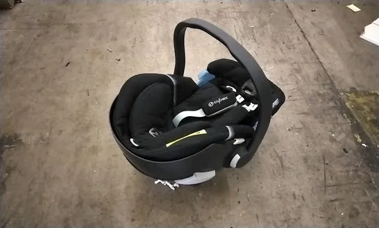 CYBER BLACK BABY CAR SEAT