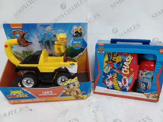 BOX OF 2 PAW PATROL TOYS TO INCLUDE LEO'S FEATURE VEHICLE & SANDWICH BOX SET 