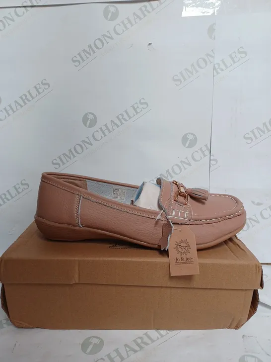 BOXED JO & JOE NAUTICAL SLIP ON SHOES IN MOCHA - UK 8 