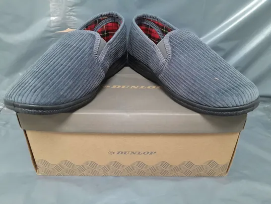 BOXED PAIR OF DUNLOP SLIPPERS IN GREY UK SIZE 8