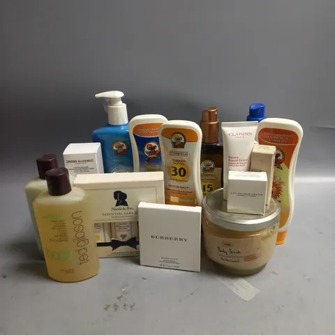 BOX OF APPROX 20 ASSORTED HEALTH & BEAUTY ITEMS TO INCLUDE - AUSTRALIAN GOLD SUNSCREEN - NOODLE & BOO ESSENTIAL CARE KIT - CLAIRINS BEAUTY FLASH BALM ETC