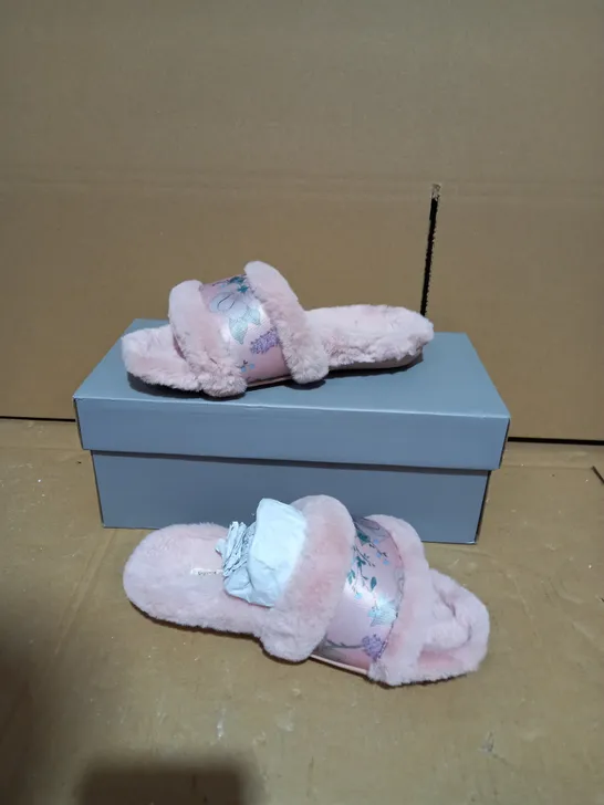 VIONIC FLORAL DESIGN PINK FLUFFY SLIPPERS - SIZE 3