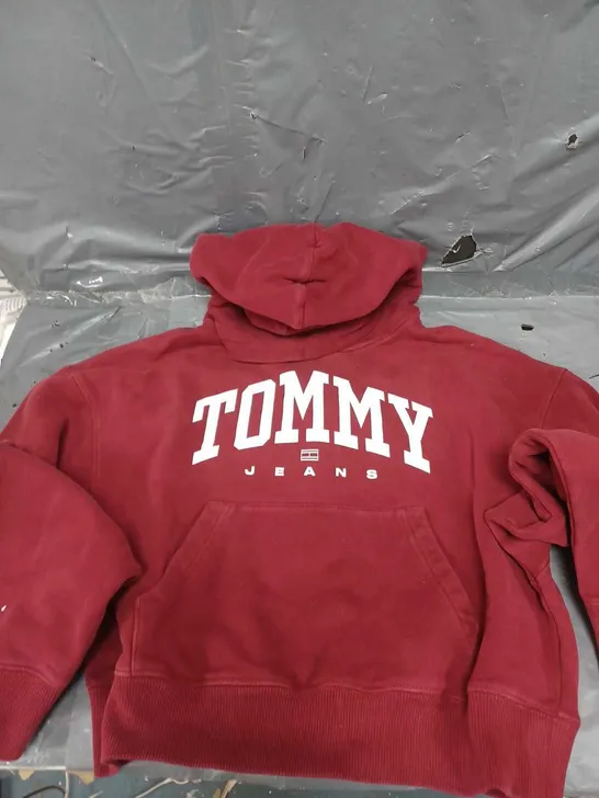 TOMMY HILFIGER VARSITY LOGO CROPPED HOODIE - RED - SMALL 