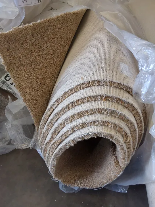 ROLL OF QUALITY STRATHMORE BERBER BRACKEN CARPET // SIZE: APPROX 4 X 4.9m