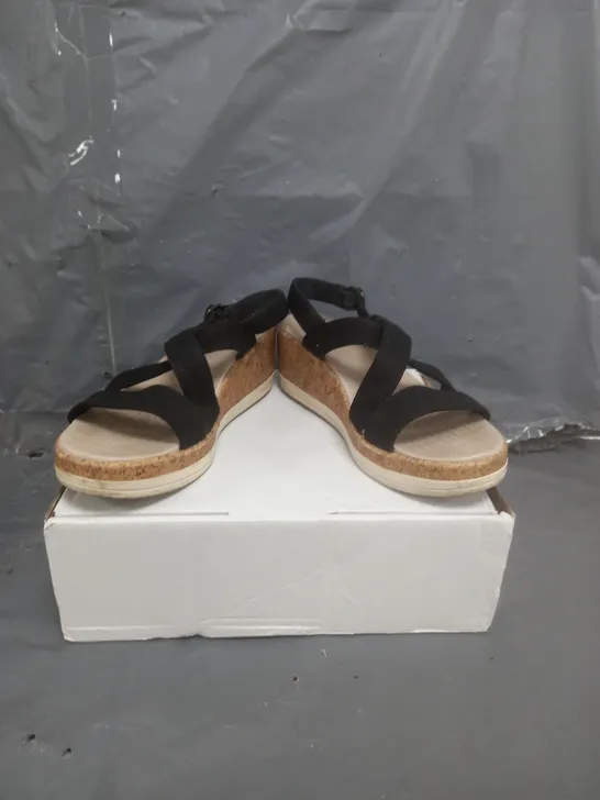 BZEES RADIANT WEDGE SANDALS BLACK SIZE 7