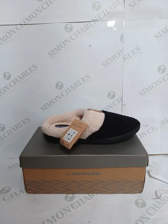 DUNLOP CHARLOTTE II SLIPPERS IN BLACK - UK 8