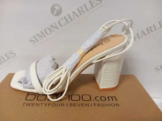 BOXED BOOHOO WRAP UP SQUARE TOE BLOCK HEEL SIZE 4