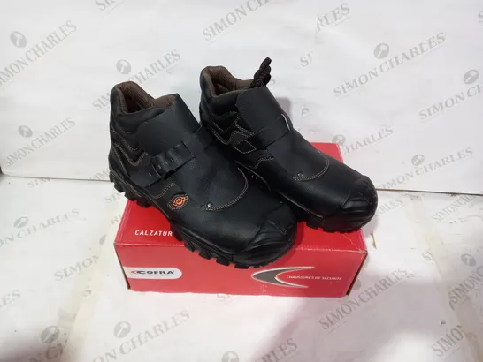 BOXED PAIR OF BRAND NEW COFRA BLACK SAFETY BOOTS - SIZE 10