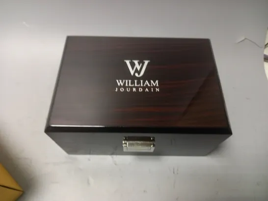 WILLIAM JOURDAIN GENTS STAINLESS STEEL WATCH IN WOODEN GIFT BOX