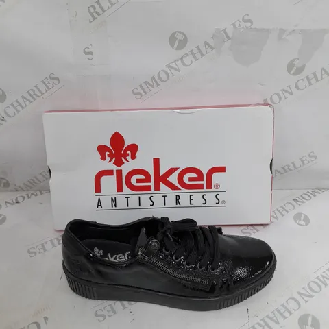 BOXED PAIR OF RIEKER TRAINERS WITH ZIP IN BLACK UK SIZE 6.5