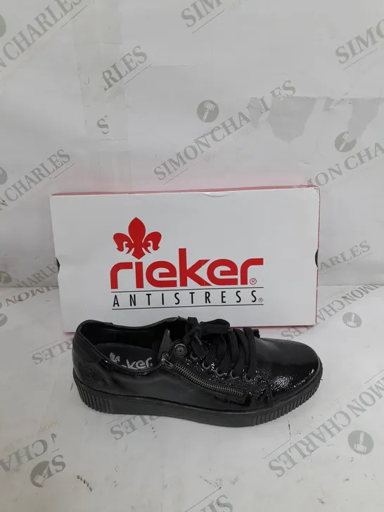 BOXED PAIR OF RIEKER TRAINERS WITH ZIP IN BLACK UK SIZE 6.5