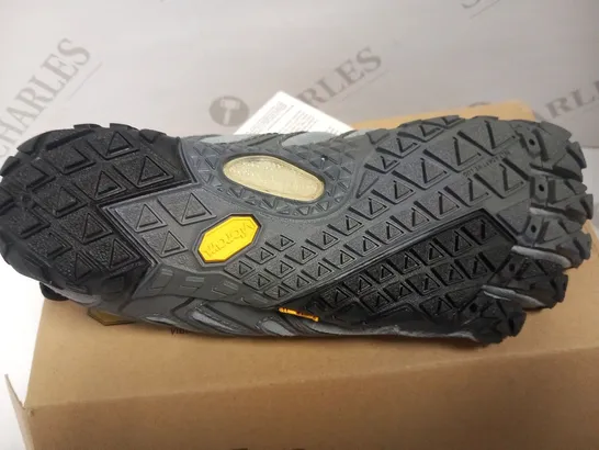 BOXED VIBRAM FIVE FINGERS TRAIL SIZE 5-5.5