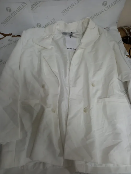 BERSHKA WHITE BLAZER WITH BUTTON FRONT - EUR LARGE