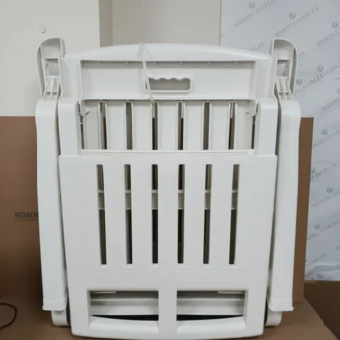 BOXED PROGARDEN SUNLOUNGER IN WHITE