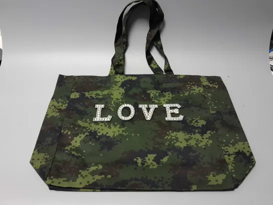 BRAND NEW BROWN PEPPER HANDBAGS DIGITAL CAMO SEQUIN 'LOVE' TOTE BAG