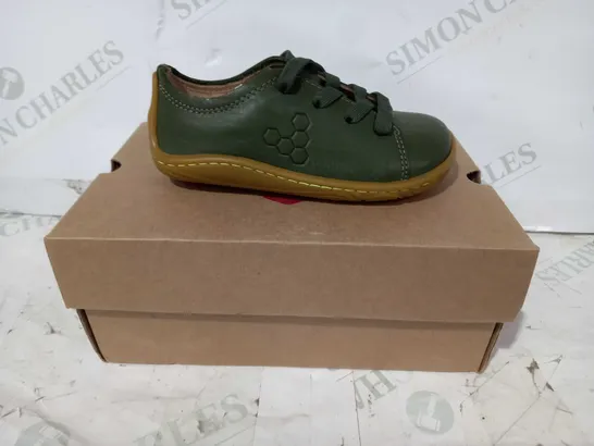 BOXED PAIR OF VIVO BAREFOOT ADDIS K LEATHER SHOES IN GREEN EU SIZE 25