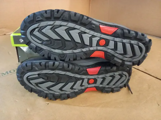 PAIR OF GELERT HORIZON WATERPROOF SHOES - 11 (46)