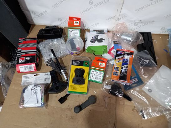 BOX OF A LARGE QUANTITY OF ASSORTED DESIGNER VEHICLE PARTS/ACCESSORIES TO INCLUDE DURO BICYCLE TUBE, V-TECH VITAL BLACK RTV, JOHN DEERE DELUXE WHEEL SPINNER ETC ETC