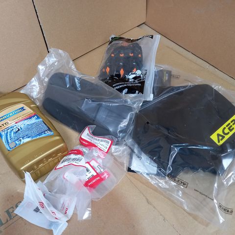 LOT OF APPROXIMATELY 5 ASSORTED VEHICLE PARTS/ITEMS TO INCLUDE TRANSFER FLUID, DOOR HANDLE, SPORTS GLOVES, ETC