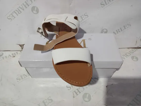 BOXED PAIR OF CM PARIS SANDALS IN WHITE EU SIZE 38