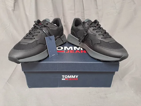 BOXED PAIR OF TOMMY JEANS SHOES IN BLACK UK SIZE 9