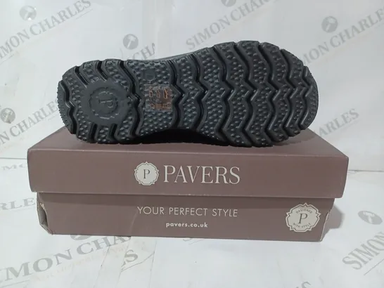 BOXED PAIR OF PAVERS SUEDE TRAINERS IN BLACK UK SIZE 5