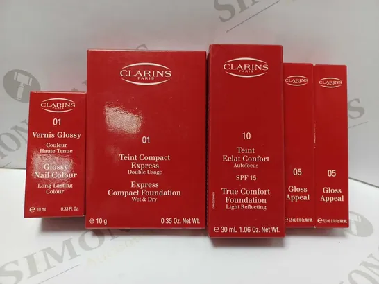 LOT OF 5 ASSORTED CLARINS PRODUCTS TO INCLUDE GLOSSY NAIL COLOUR #01 SOFT WHITE, EXPRESS COMPACT FOUNDATION #01 IVORY BEIGE, GLOSS APPEAL LIPGLOSS #05 HIBISCUS, ETC 