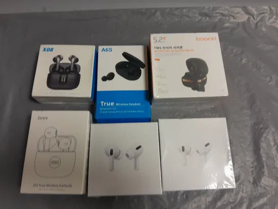 LOT OF 6 ASSORTED BOXED AND SEALED PAIRS OF EARPHONES