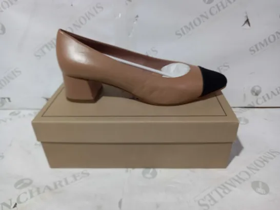 BOXED PAIR OF LAOUCHE SLIP-ON HEELS IN NUDE COLOUR EU SIZE 40