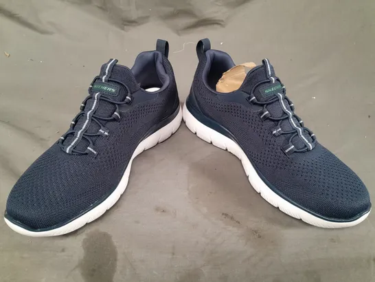 BOXED PAIR OF SKECHERS SUMMITS SLIP-IN TRAINERS IN NAVY UK SIZE 8