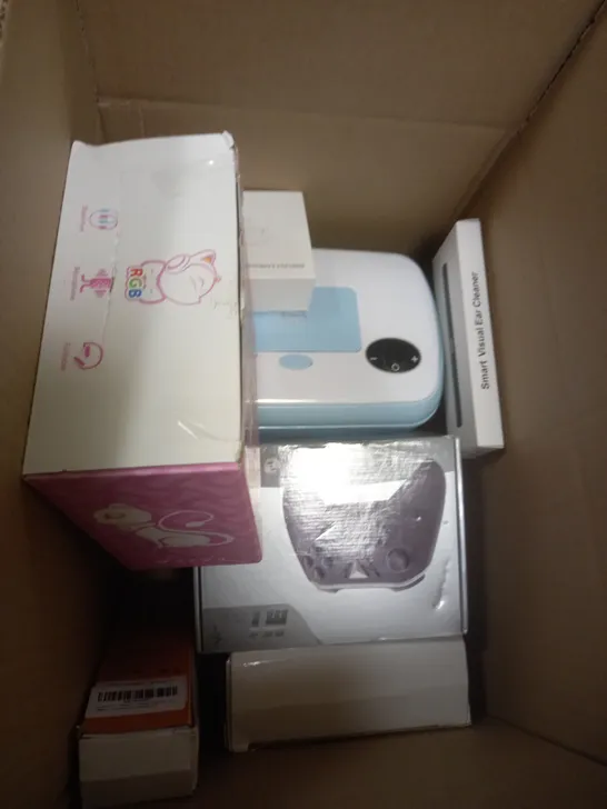 BOX OF APPROXIMATELY 5 ASSORTED ITEMS TO INCLUDE SELFIE STICK, EAR CLEANER, CAT EAR HEADSET ETC