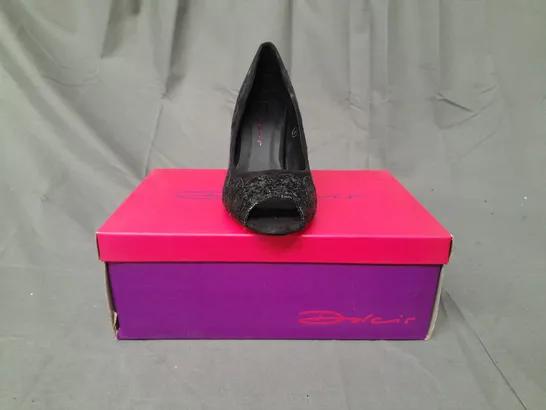 BOXED PAIR OF DOLCIS OPEN TOE HEELED SHOES IN BLACK W. GLITTER EFFECT UK SIZE 4