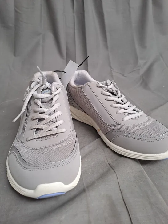 VIONIC AGILE CASSIS ZIP TRAINERS IN SLATE - SIZE 6.5