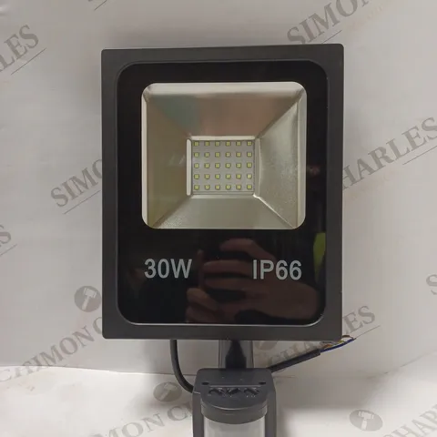 BOXED GOODWIN FLOODLIGHT WITH SENSOR  220-240V - GW6610