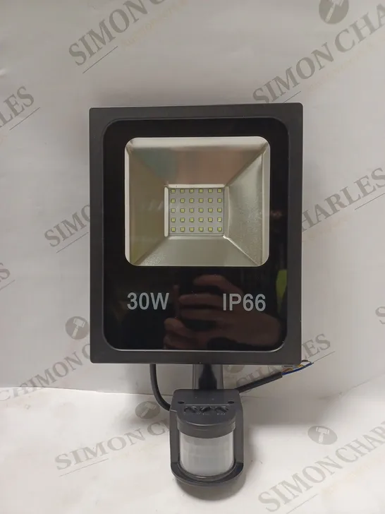 BOXED GOODWIN FLOODLIGHT WITH SENSOR  220-240V - GW6610