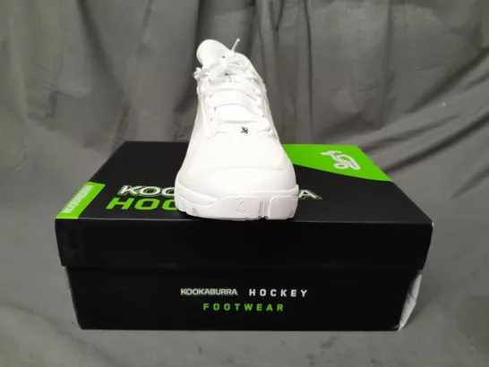 BOXED PAIR OF KOOKABURRA HOCKEY SPIRIT SHOES IN WHITE/GREEN UK SIZE 10