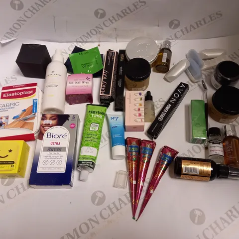 LOT OF APPROX 20 ASSORTED HEALTH AND BEAUTY ITEMS TO INCLUDE SHAVING BLADES, FACE CARE, MAKEUP ETC