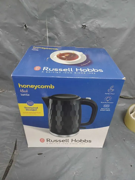 BOXED RUSSELL HOBBS HONEYCOMB KETTLE IN BLACK