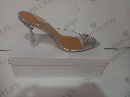 BOXED PAIR OF DESIGNER WOMENS HEELS IN CLEAR WITH JEWELLED EFFECT EU SIZE 38