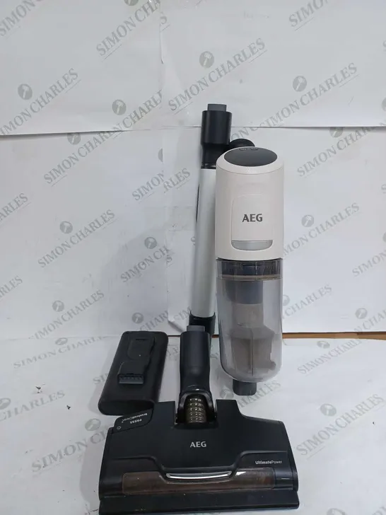 AEG ULTIMATE 8000 VACUUM IN WHITE