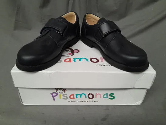 BOXED PAIR OF PISAMONAS KIDS SHOES IN BLACK EU SIZE 33